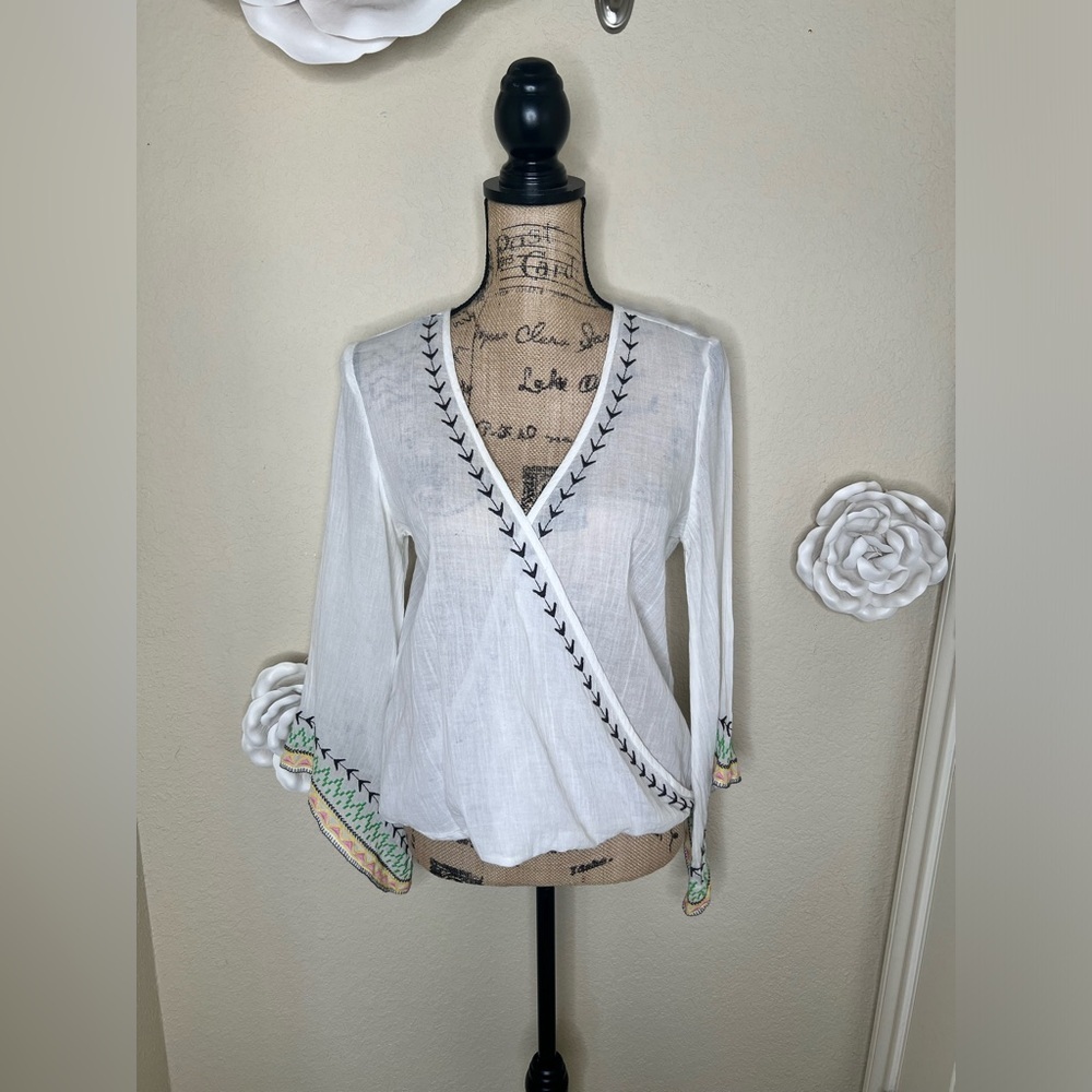 NTM: Ivy Jane Faux Wrap V Neck Bell Sleeve Embroidered Blouse Sz XS